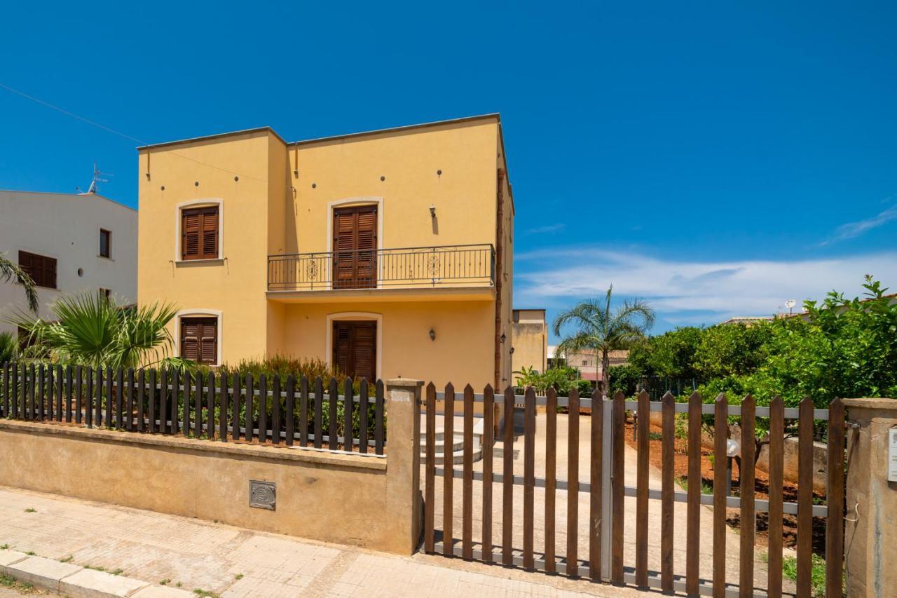 Perla Di Mare Appartamenti Кастеллуццо Экстерьер фото